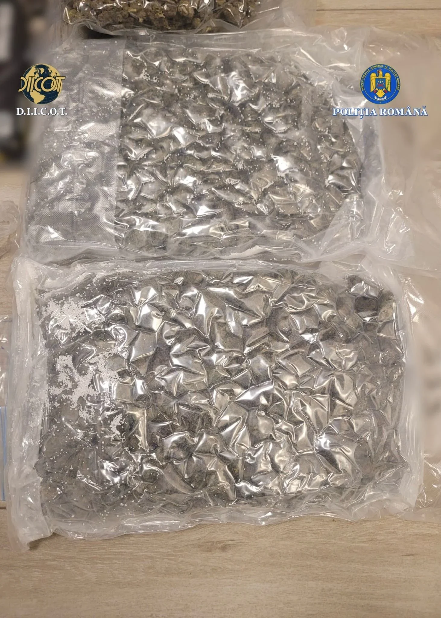 Descindere de Valentine's Day și flagrant cu o zi înainte pentru un tânăr de 21 de ani din Iași, acuzat de trafic de droguri.