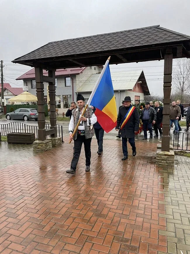 Locuitorii din Adâncata au sărbătorit Ziua Națională