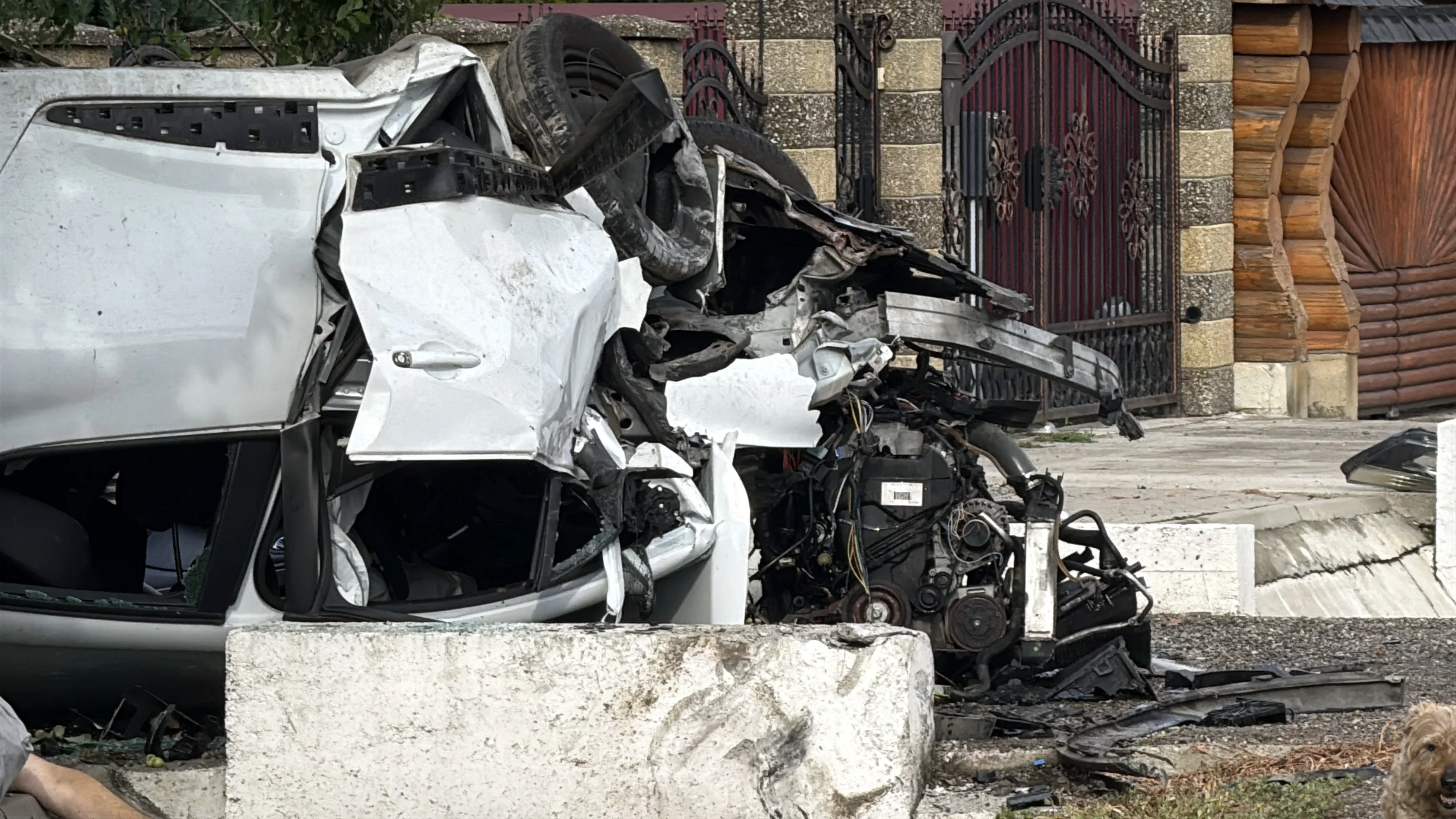 Șofer mort după ce s-a izbit cu mașina într-un podeț, la Mihoveni