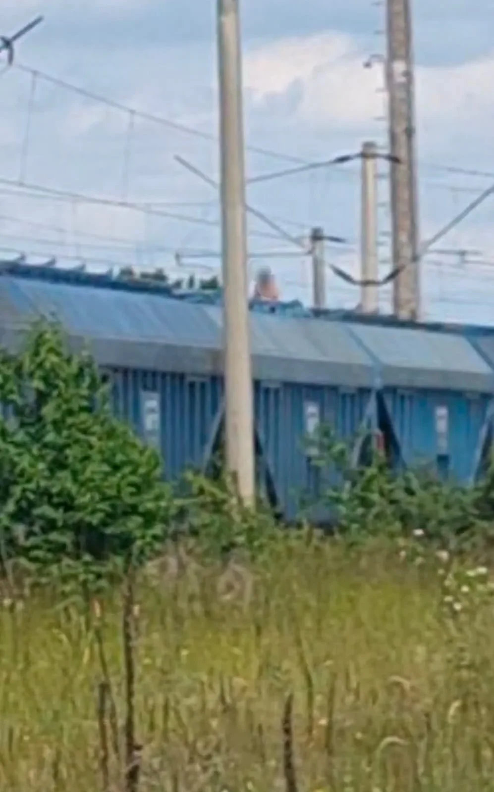 Copil electrocutat pe un vagon de tren