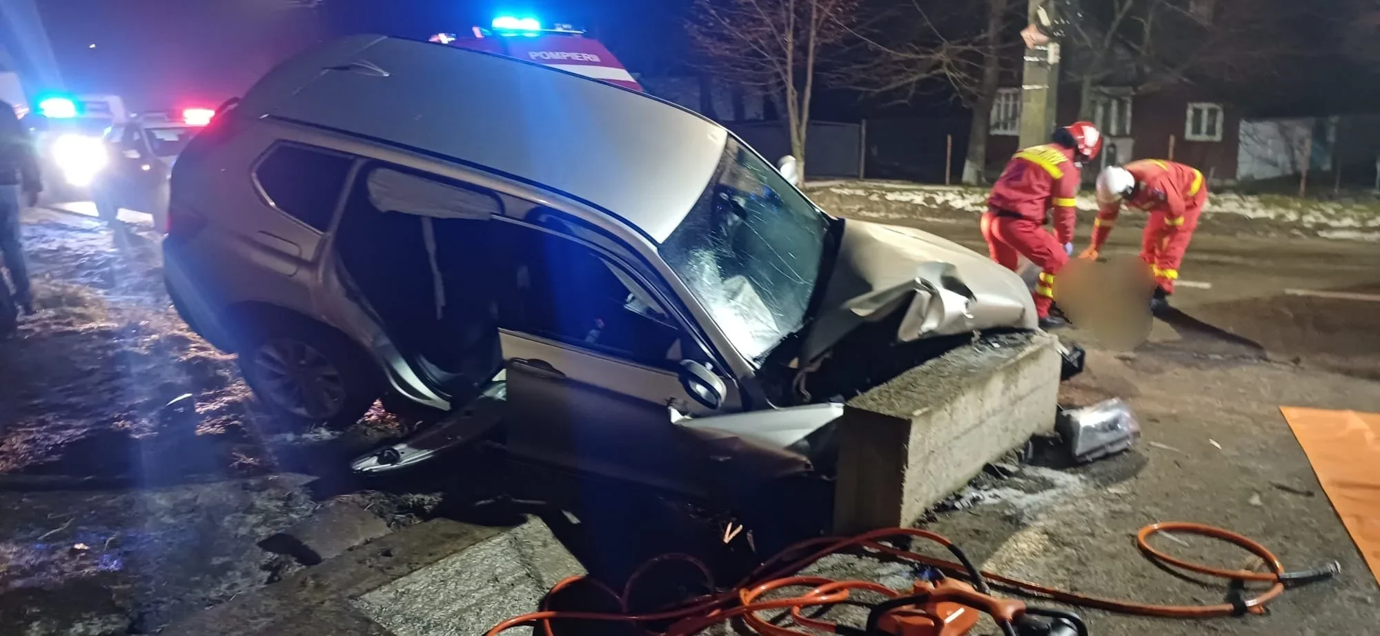 Patru tineri răniți într-un accident grav, la Zvoriștea