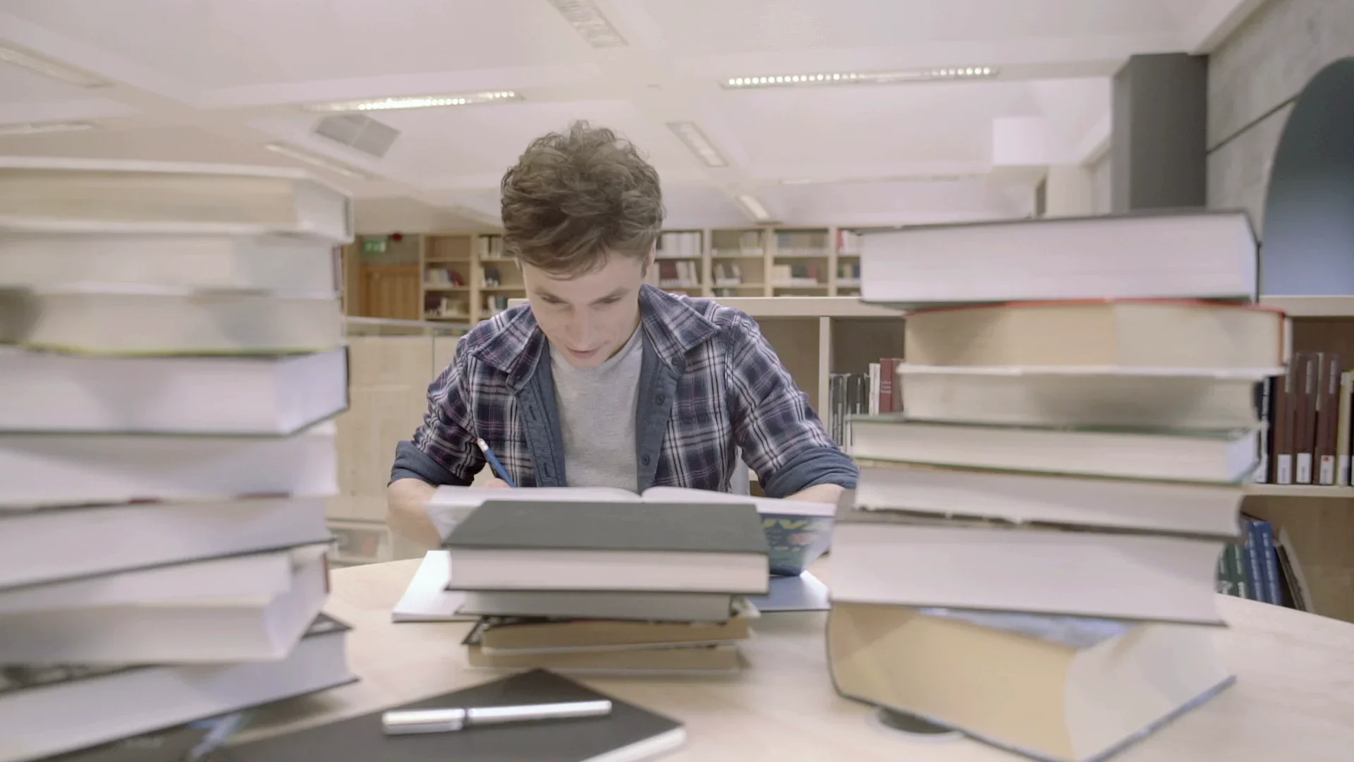 ANOSR critică plafonarea fondului de burse