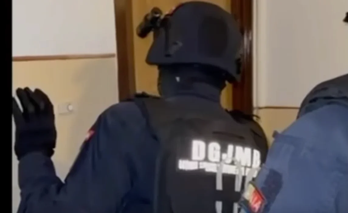 Mascații au descins la zeci de persoane bănuite după protestul violent din 15 septembrie