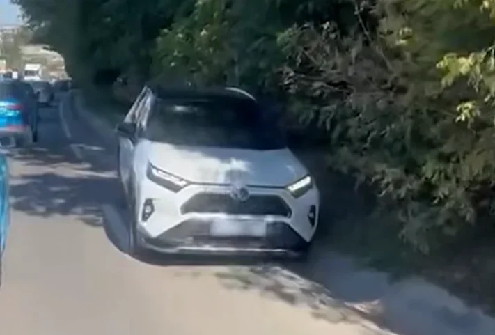 Polițiștii au reținut permisul șoferului care circula pe contrasens