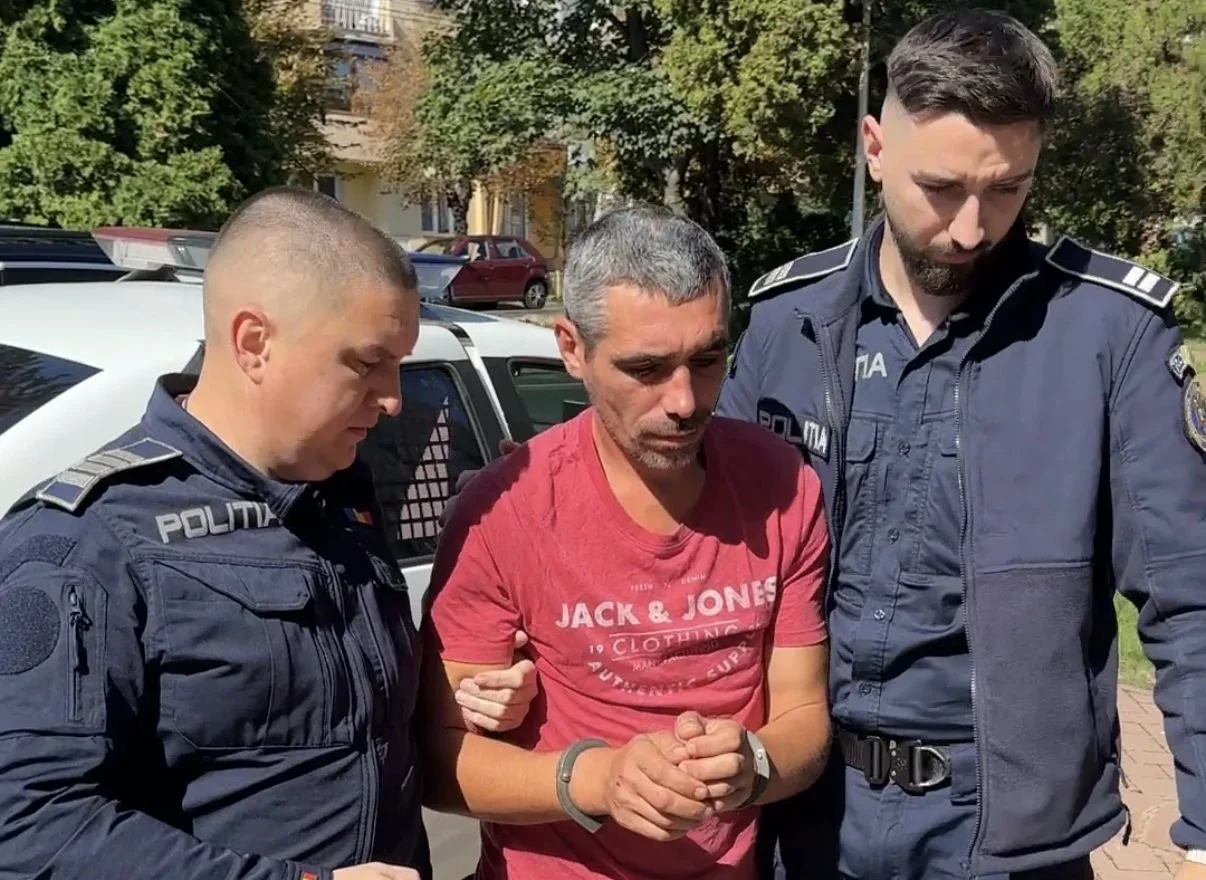 Bărbatul care și-a agresat mama la Petia, arestat preventiv 30 de zile