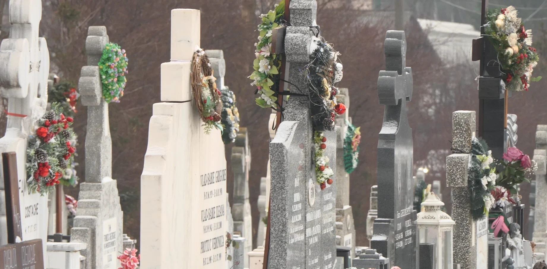 Parcarea, condiționată și de taxa de cimitir