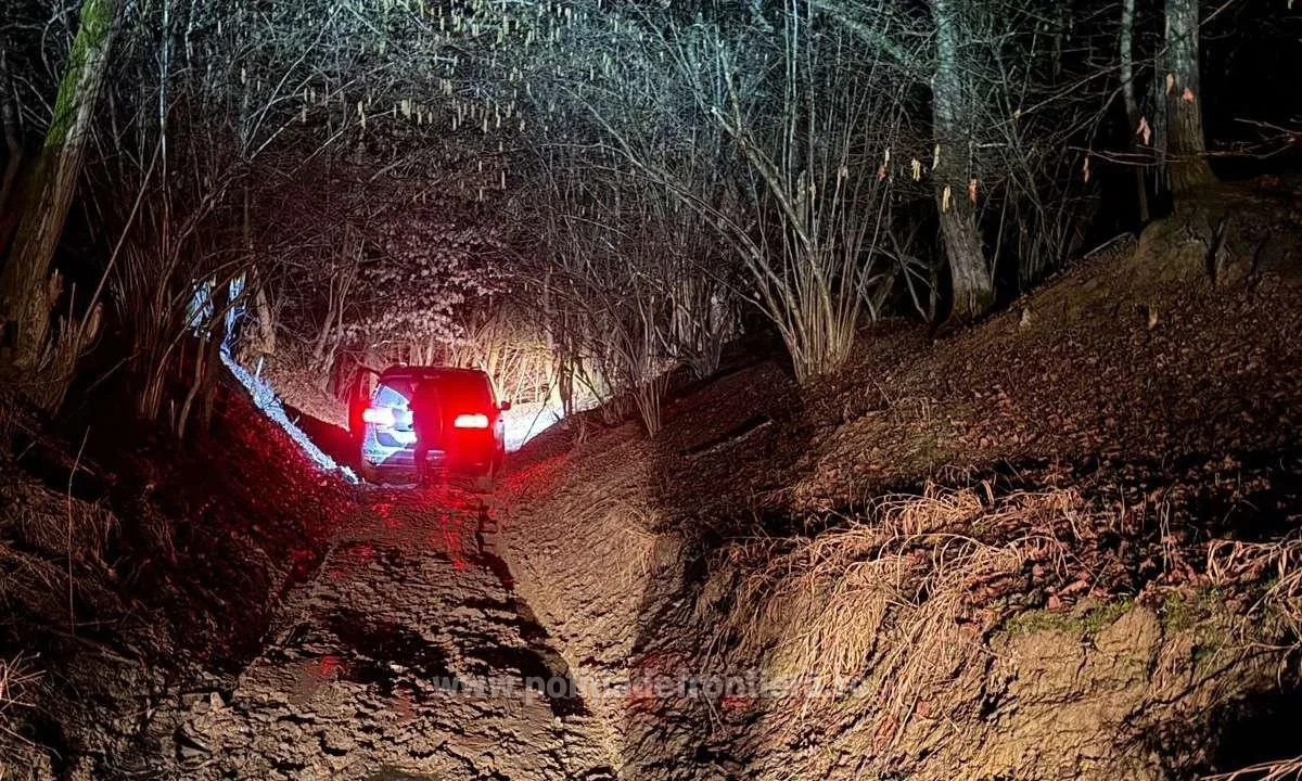 Captură impresionantă de 24.000 de pachete cu țigări, găsite de Polițiștii de Frontieră într-o mașină