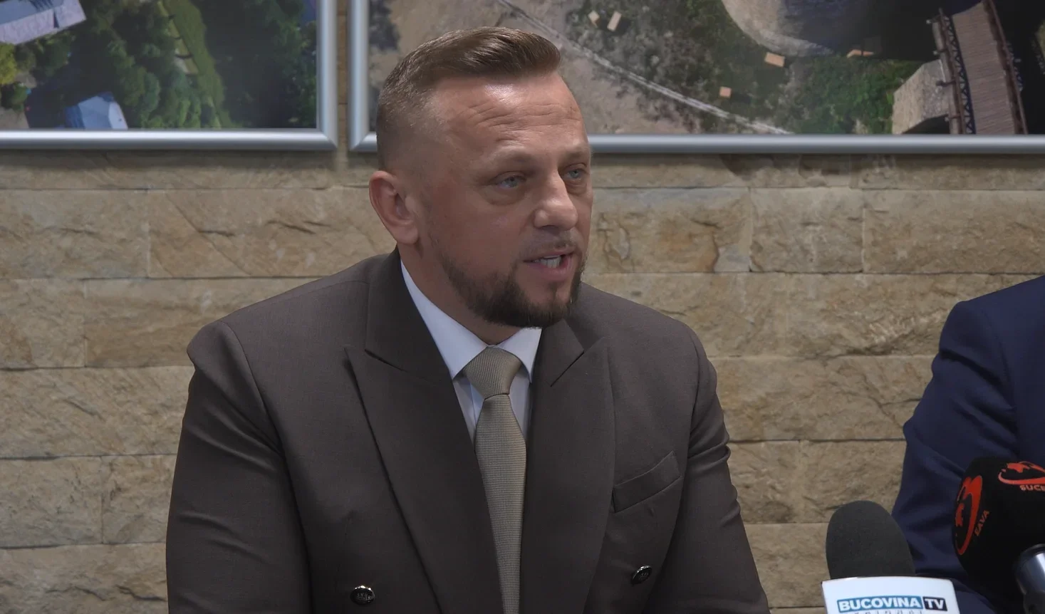 Listele pentru demiterea primarului, subiect de discuție în conferința de presă