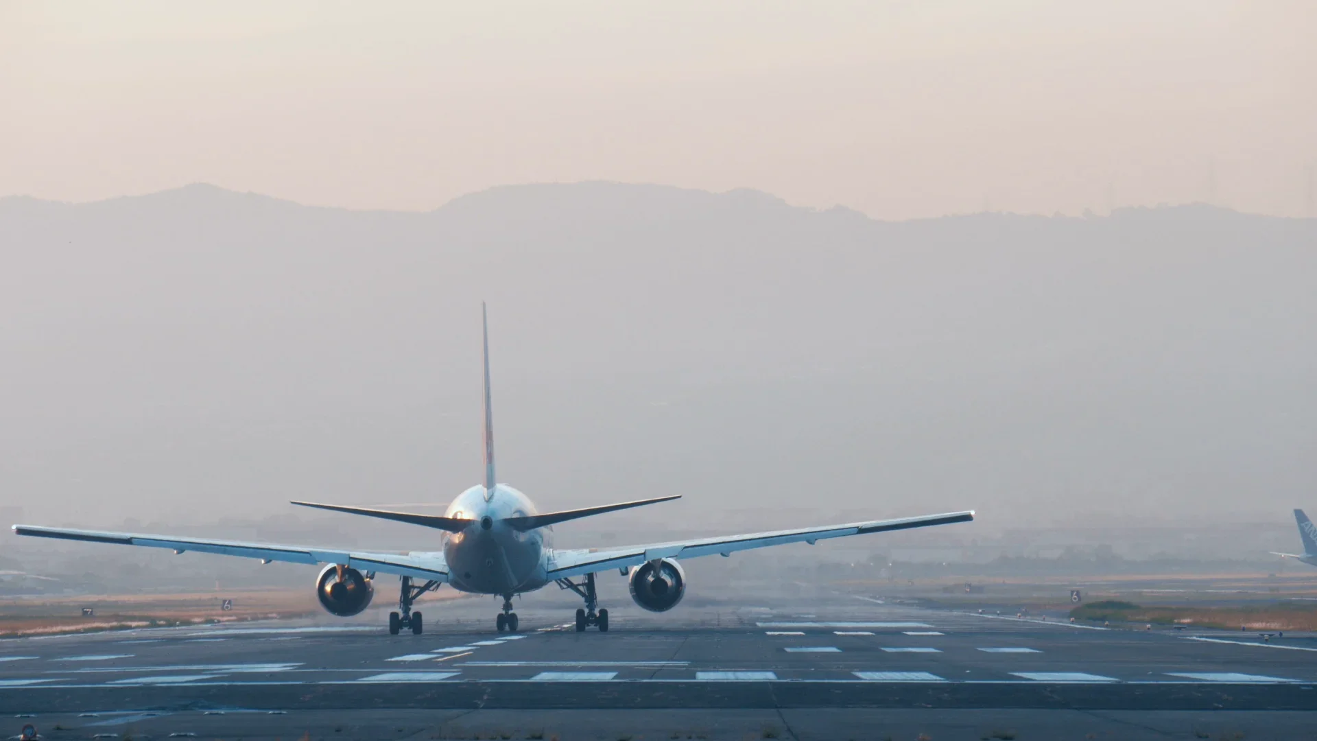 Elevii și profesorii suceveni, blocați în Dubai, au ajuns în țară