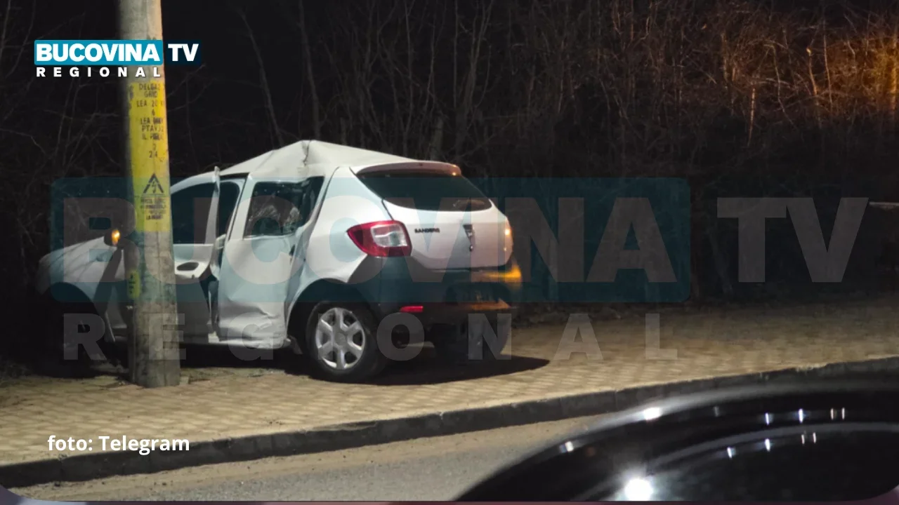 Șofer teafăr după ce s-a izbit cu mașina într-un stâlp