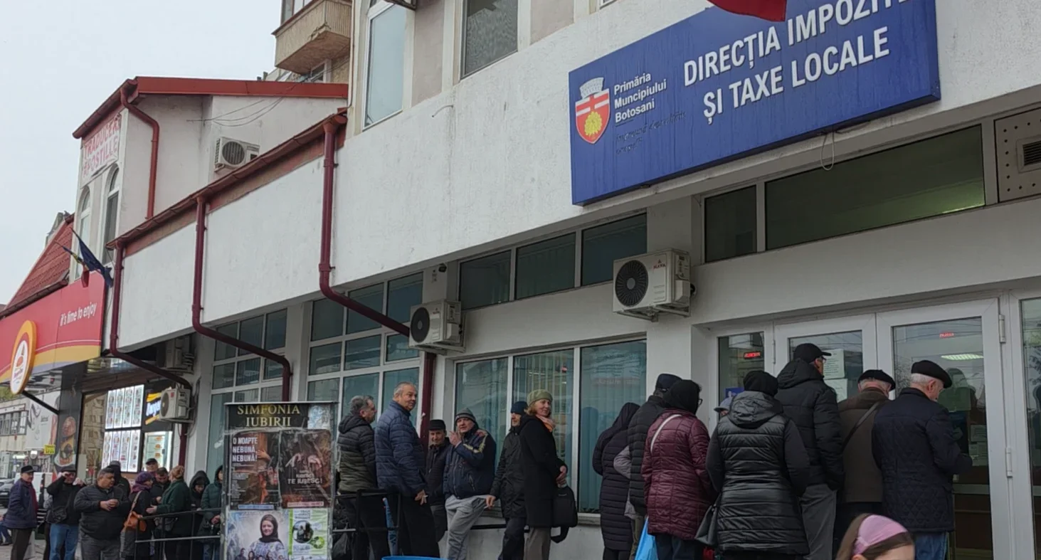 Botoșani: ultima zi cu reducere la taxe, marcată de cozi și tensiuni la ghișee