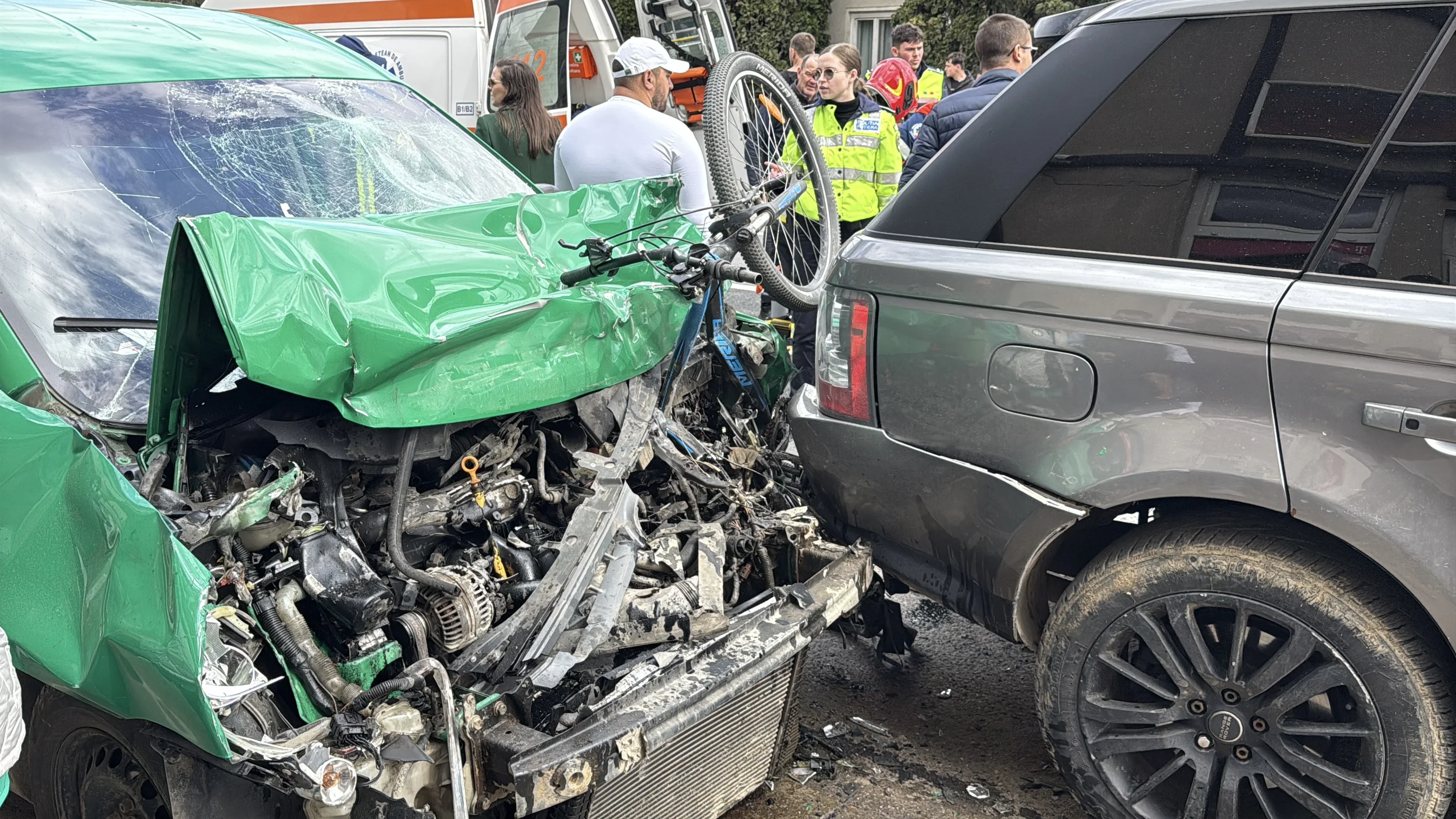 Biciclist lovit de o mașină la Vama