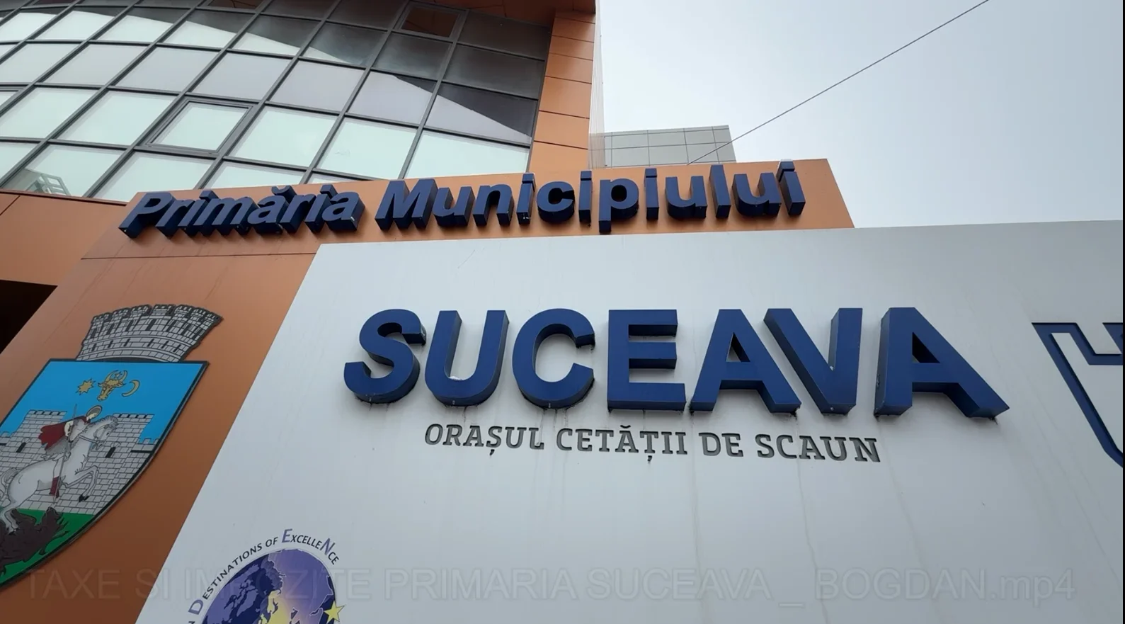Excedent pe hârtie,greutăți pe stradă
