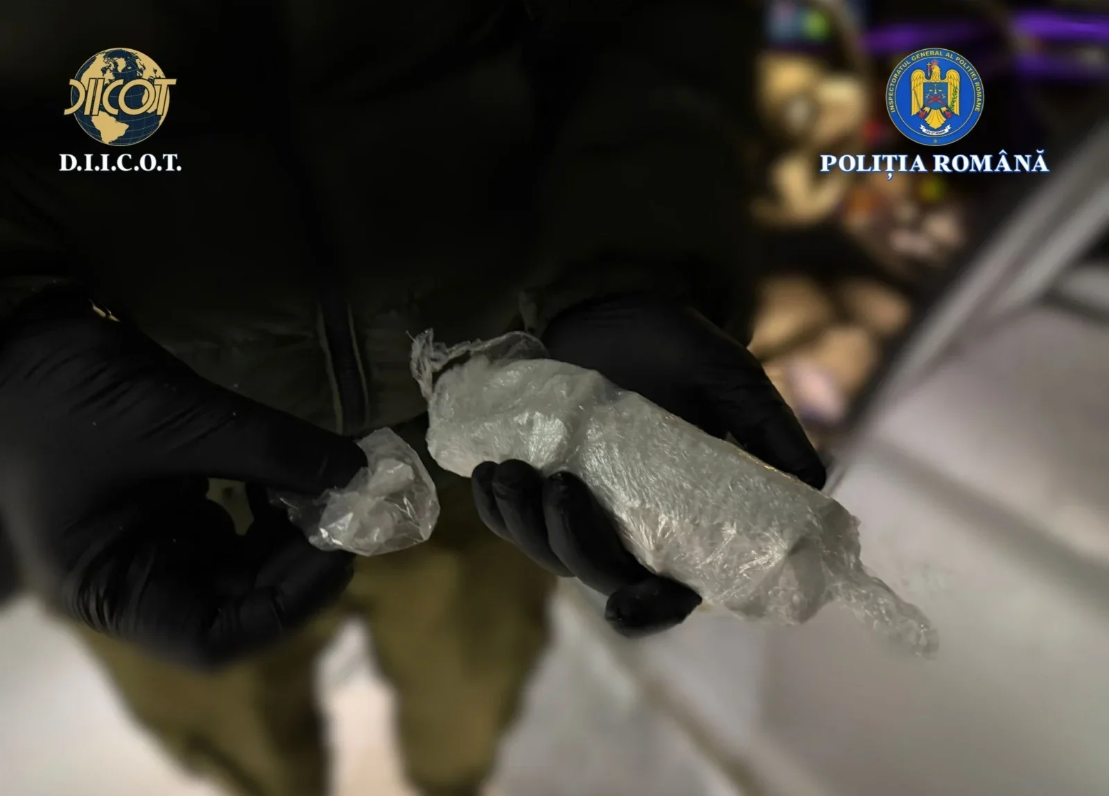 Trei persoane, reținute pentru trafic de droguri, la Iași