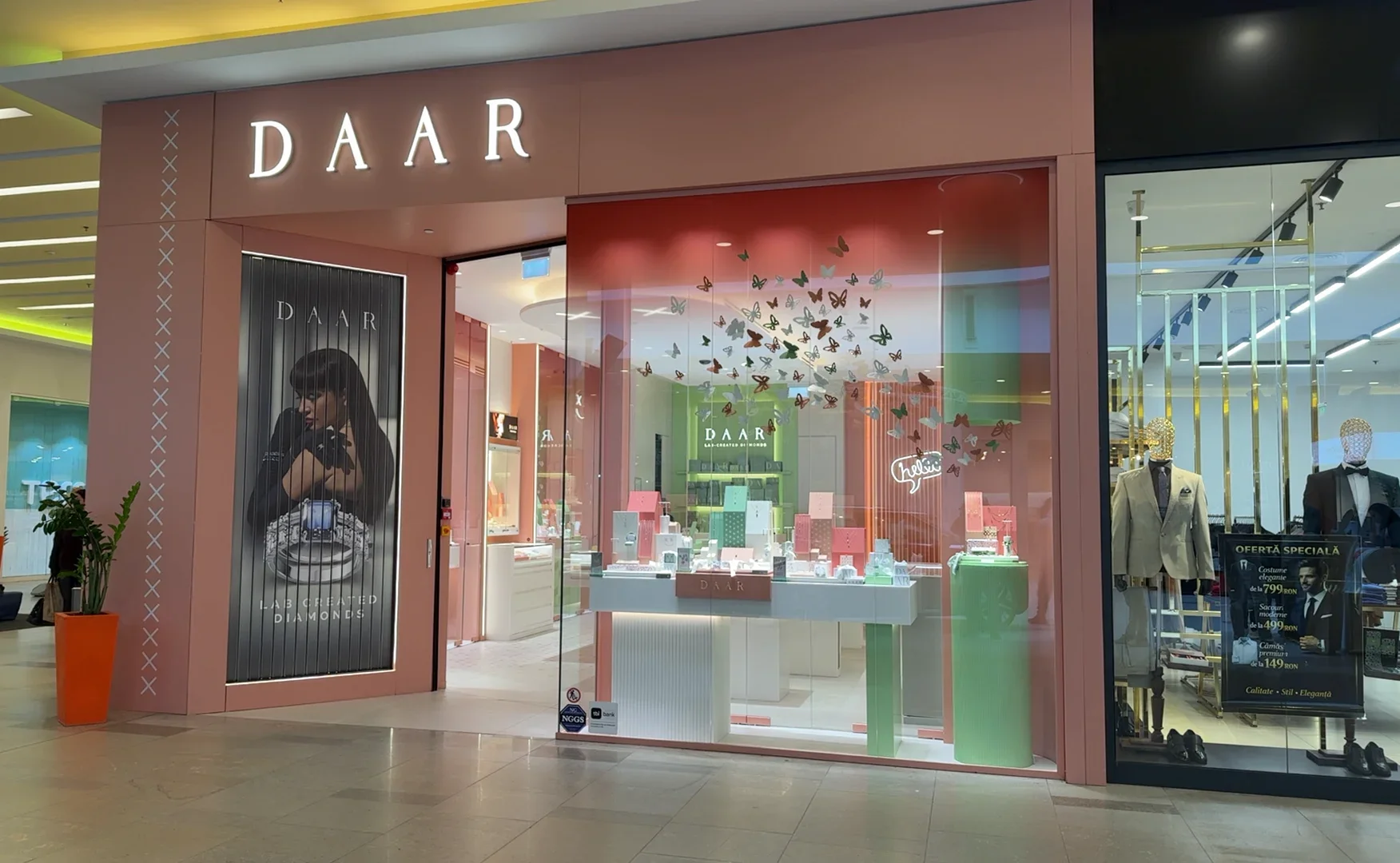 Bijuterii cu diamante, la DAAR, în Iulius Mall Suceava