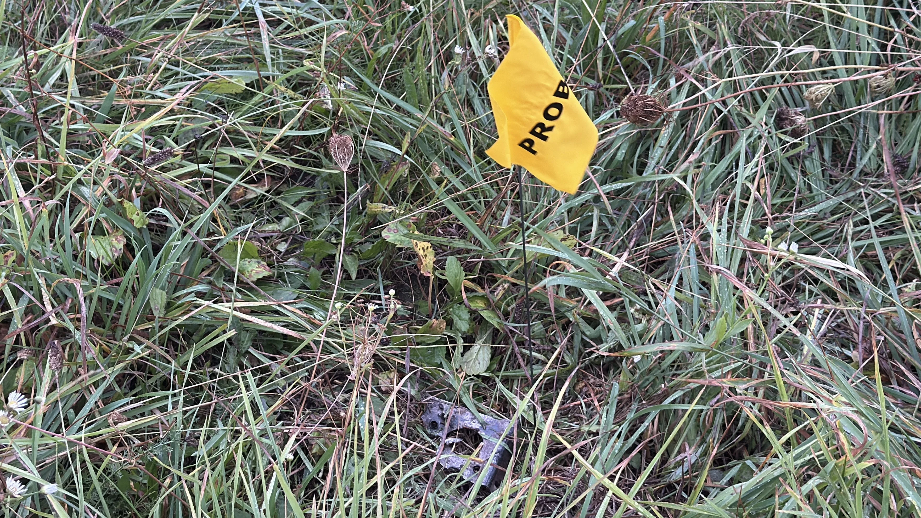 Anchetă la Botoșenița Mare, după prăbușirea unei drone. O femeie ar fi fost rănită de un fragment