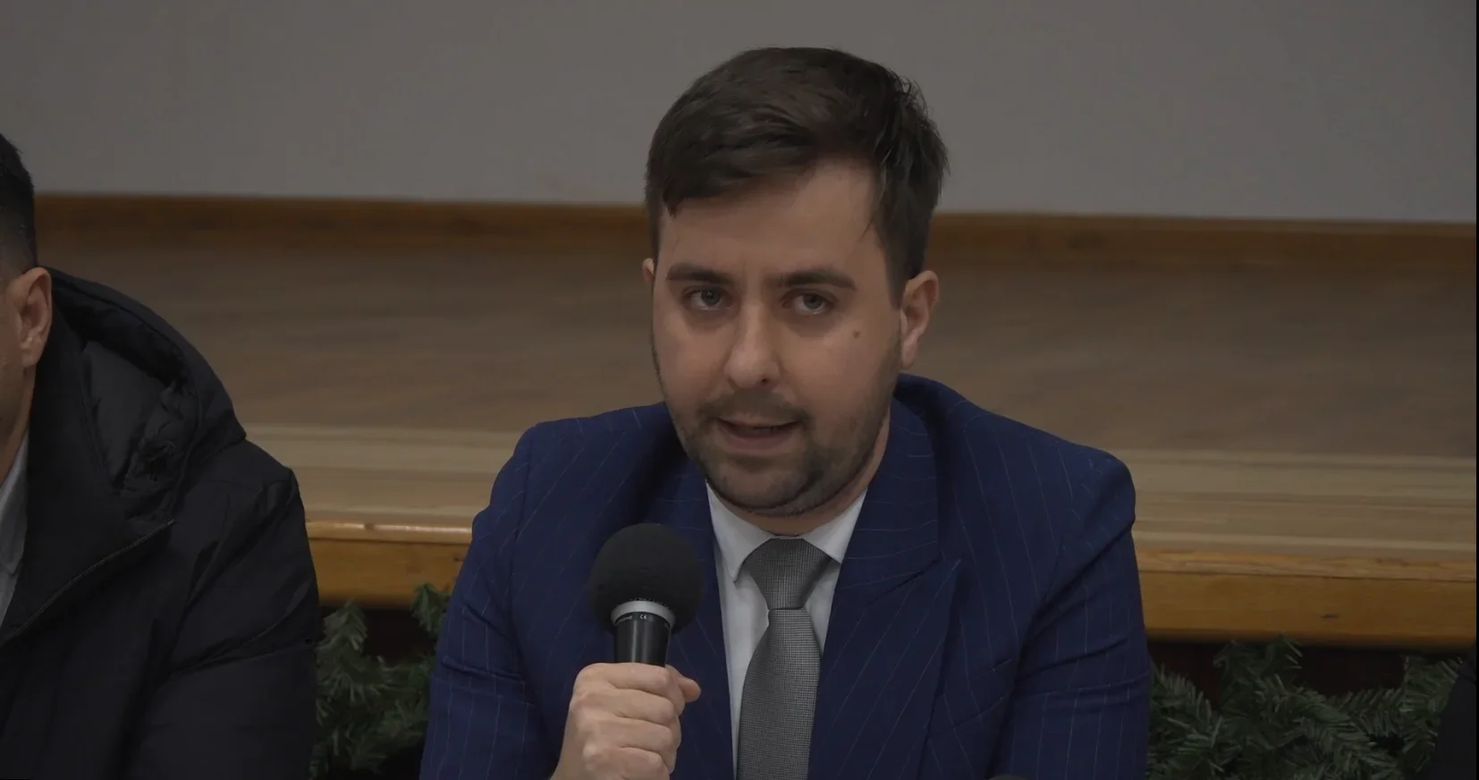 Locuitorii orașului Salcea cer demisia actualului primar