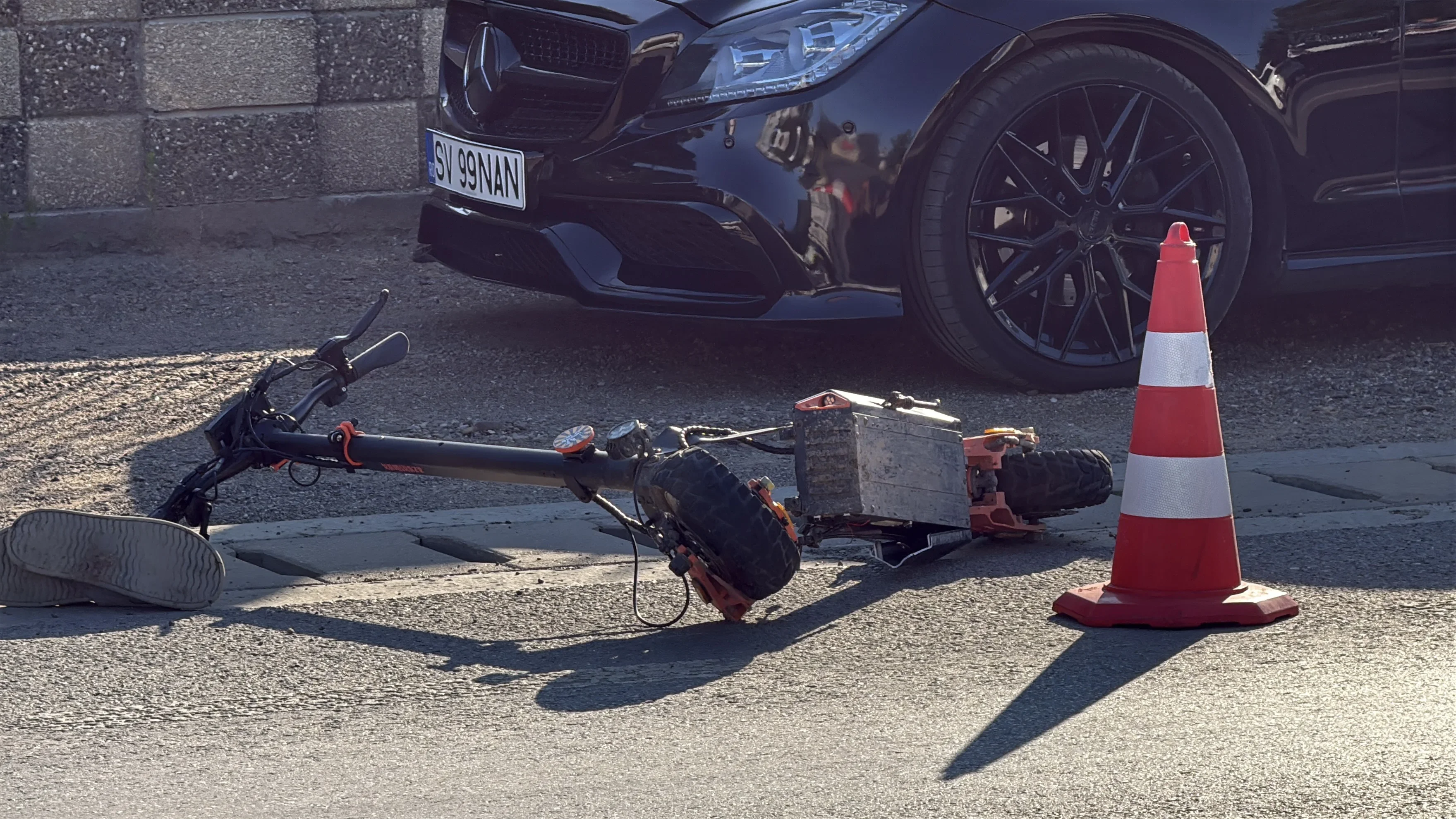 Minor transportat la spital după un accident cu trotineta